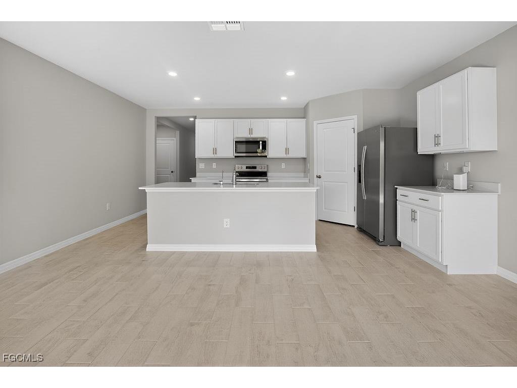 553 Kingsbury Lane Lehigh Acres FL 33974 2025025434 image12