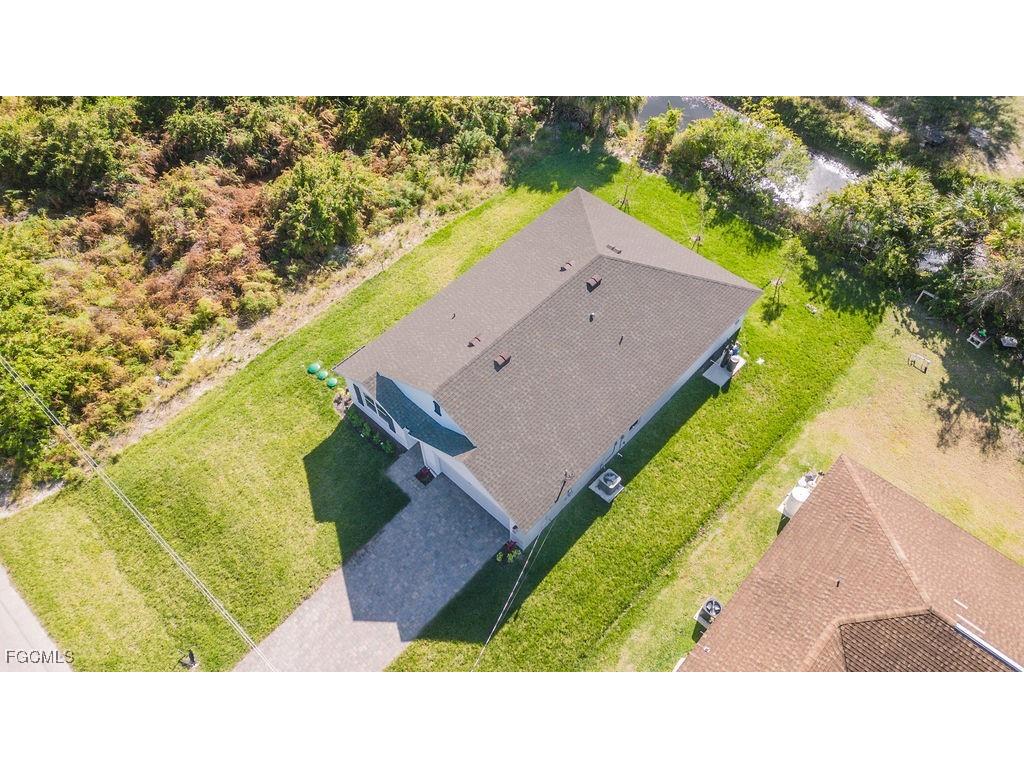553 Kingsbury Lane Lehigh Acres FL 33974 2025025434 image3