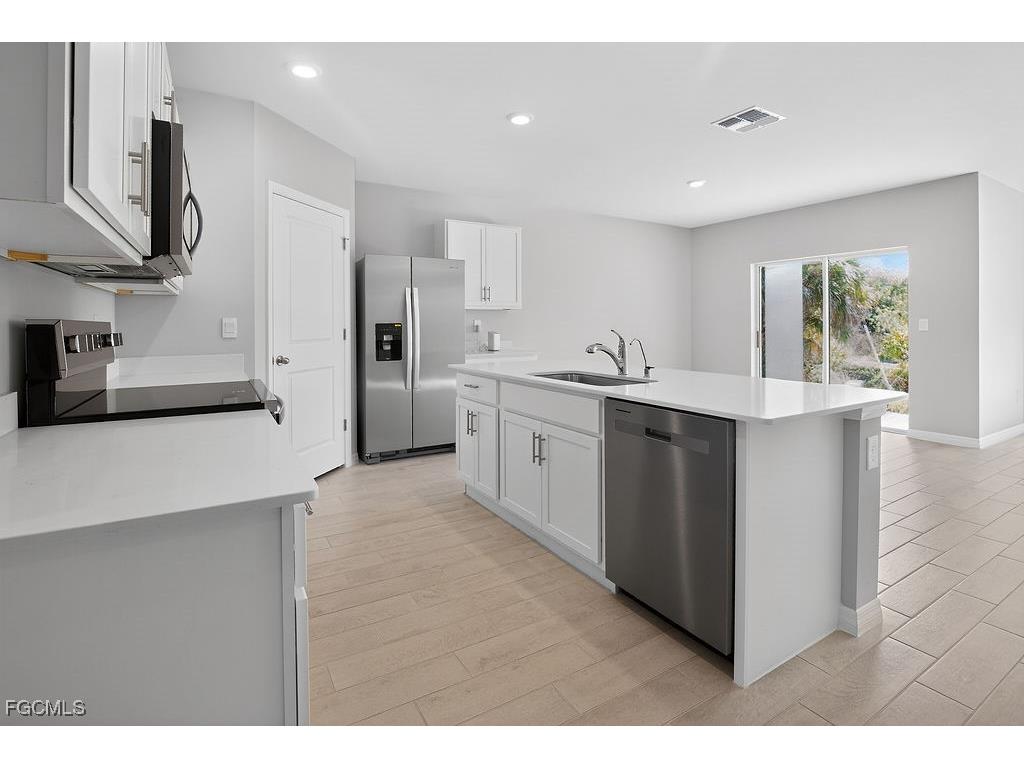 553 Kingsbury Lane Lehigh Acres FL 33974 2025025434 image9