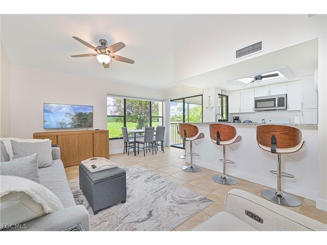 5530 Trailwinds Drive #726 Fort Myers FL 33907 2026012302 image1