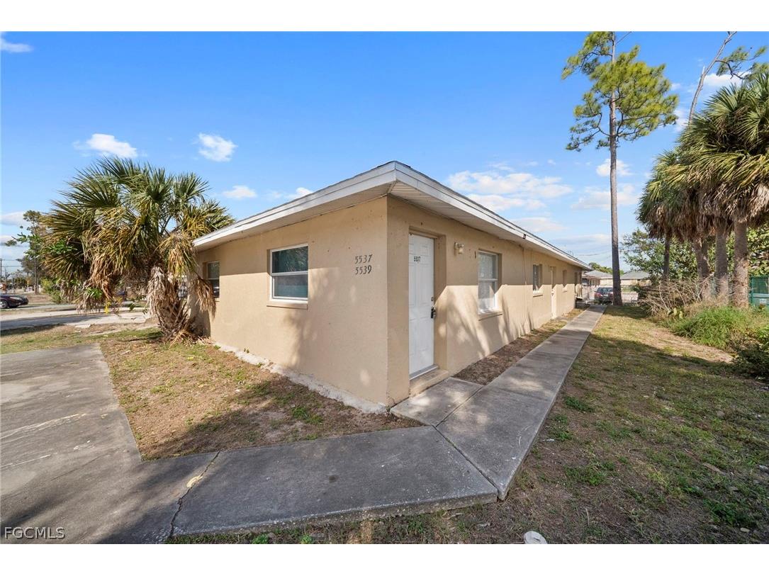 5537 10th Avenue Fort Myers FL 33907 2026011945 image1