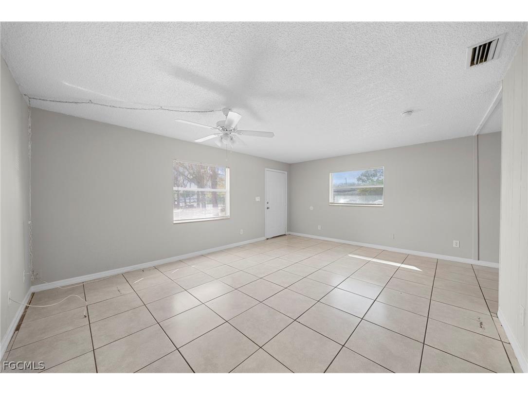 5537 10th Avenue Fort Myers FL 33907 2026011945 image3