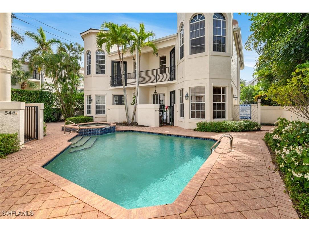 554 3rd Avenue S #1B Naples FL 34102 225000810 image1