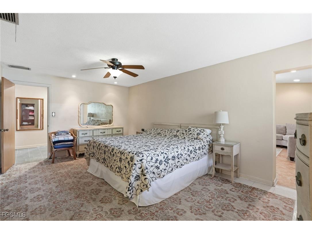 5541 Winkler Road Fort Myers FL 33919 2025022306 image15