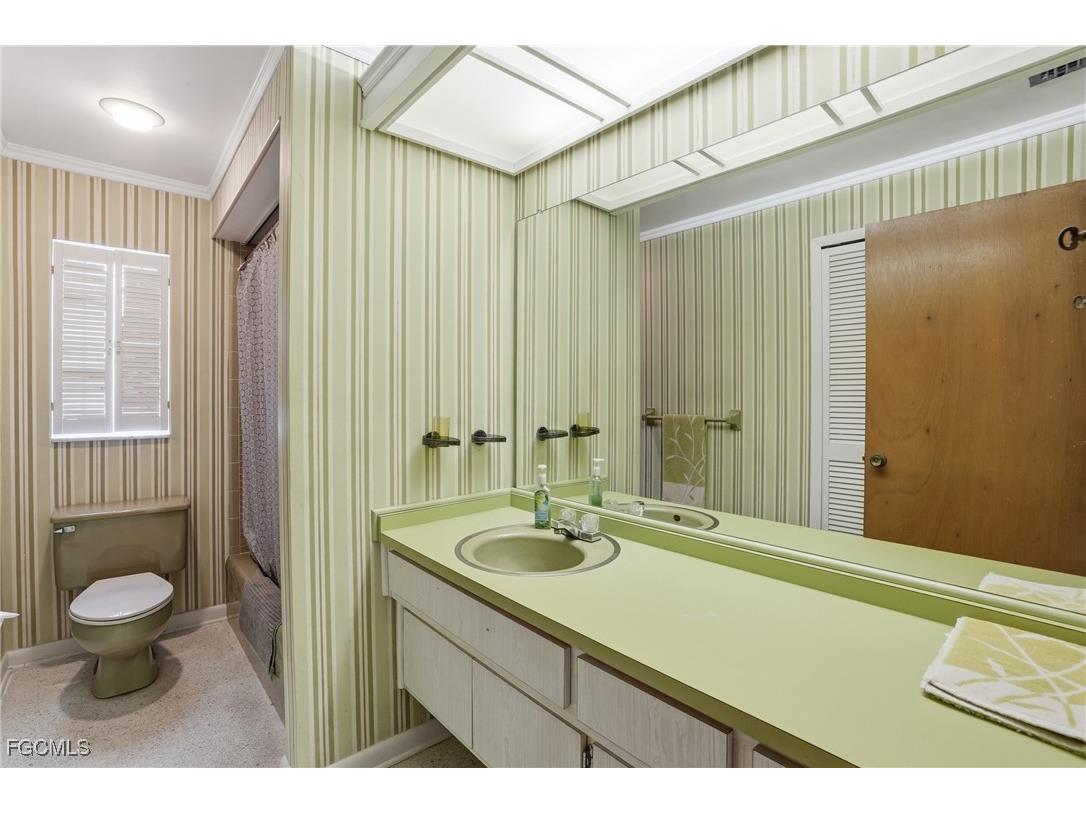 5541 Winkler Road Fort Myers FL 33919 2025022306 image18