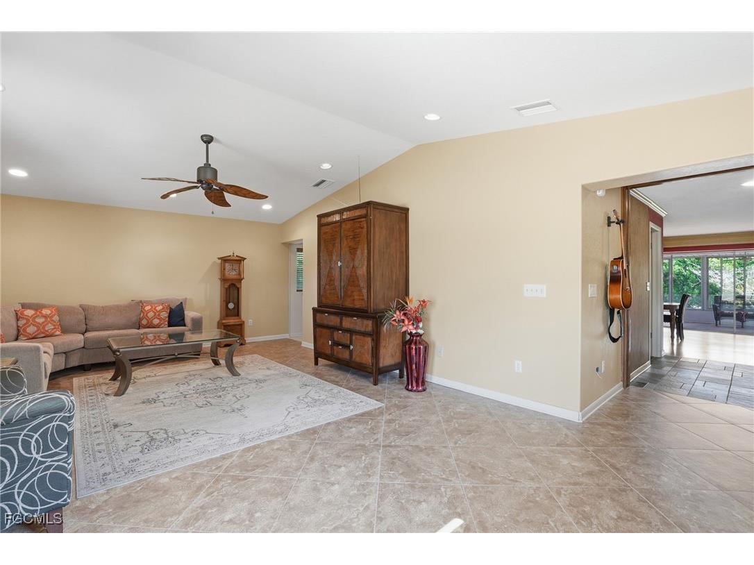 5541 Winkler Road Fort Myers FL 33919 2025022306 image2