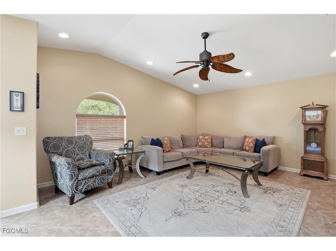 5541 Winkler Road Fort Myers FL 33919 2025022306 image4