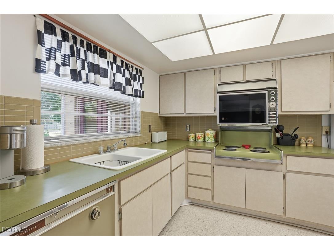 5541 Winkler Road Fort Myers FL 33919 2025022306 image6