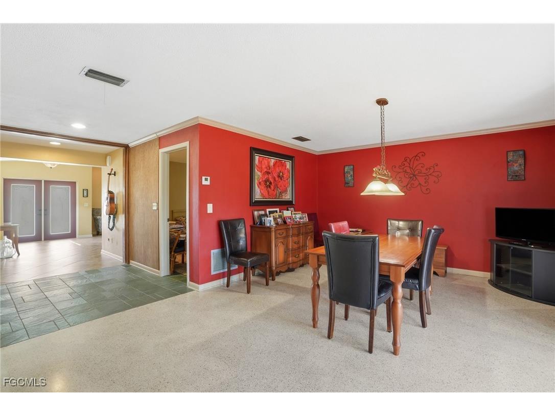5541 Winkler Road Fort Myers FL 33919 2025022306 image7