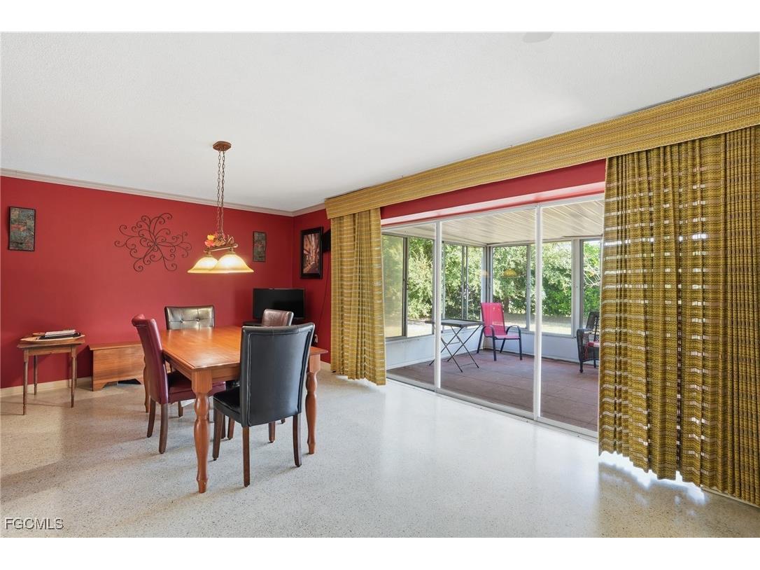 5541 Winkler Road Fort Myers FL 33919 2025022306 image8