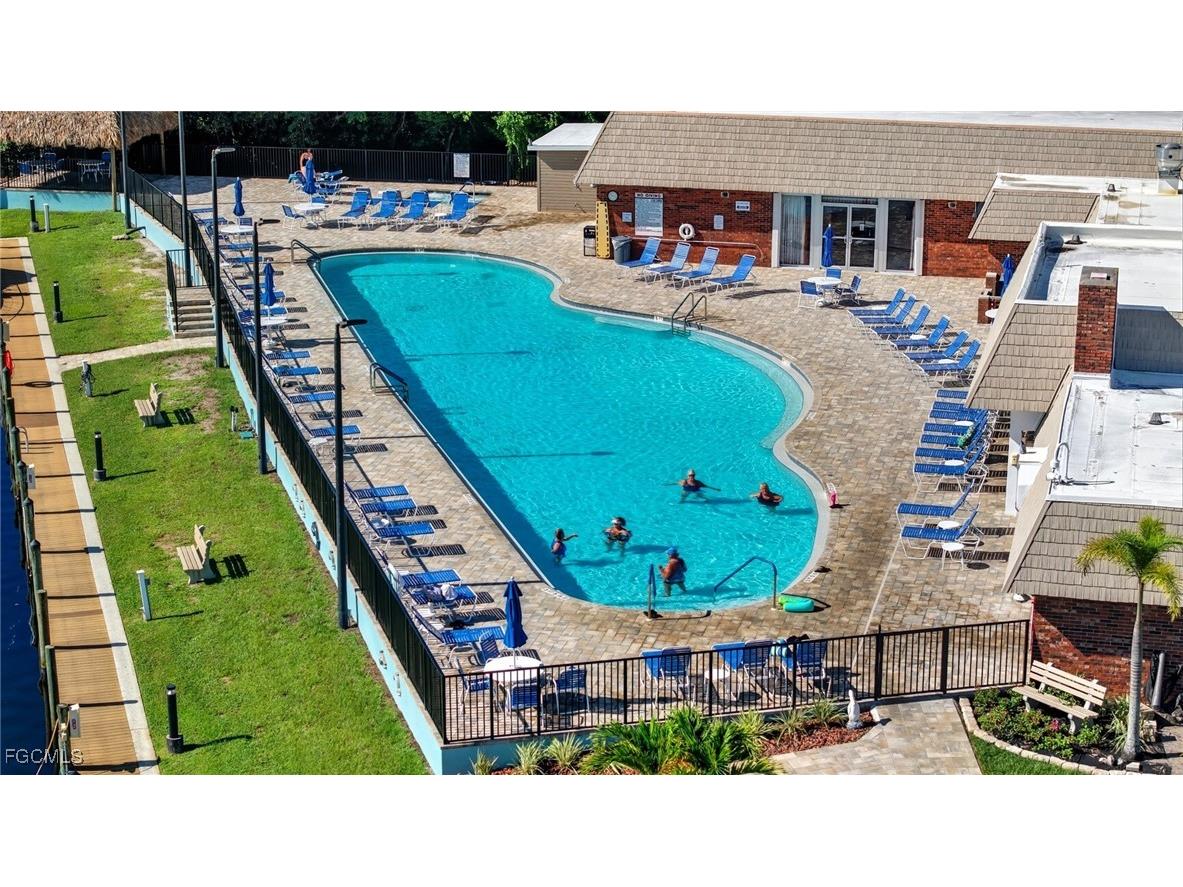 5547 Sir Walter Way North Fort Myers FL 33917 2025004375 image7