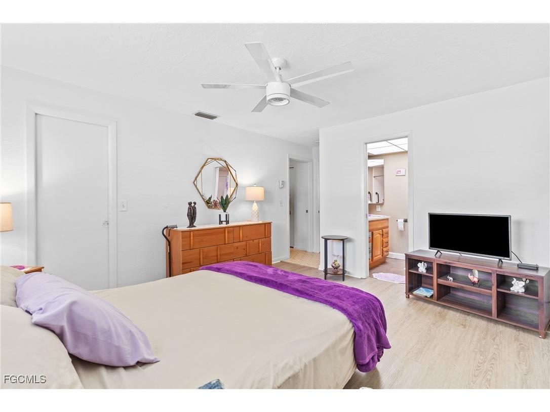 5549 Boynton Lane Fort Myers FL 33919 2025016088 image16