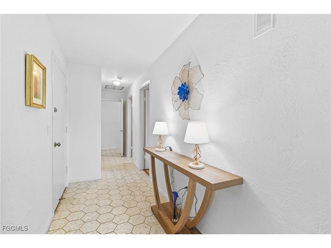 5549 Boynton Lane Fort Myers FL 33919 2025016088 image2