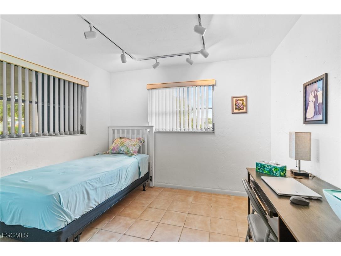 5549 Boynton Lane Fort Myers FL 33919 2025016088 image24