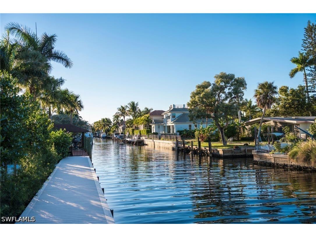 555 17th Avenue S Naples FL 34102 226016776 image2