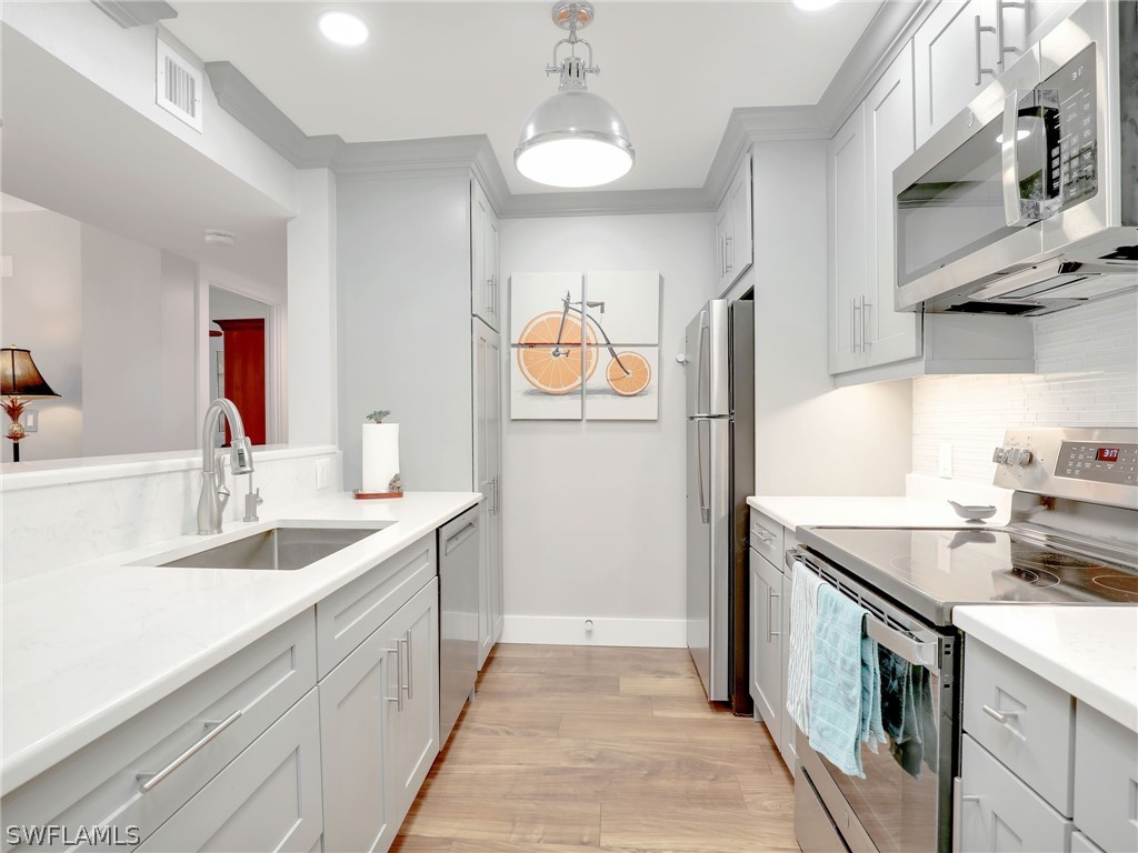 555 Park Shore Drive #B-113 Naples FL 34103 224032455 image3