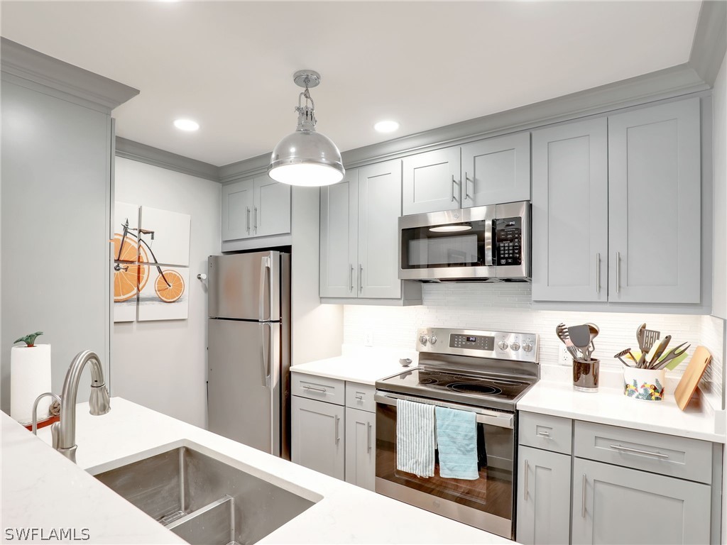 555 Park Shore Drive #B-113 Naples FL 34103 224032455 image5