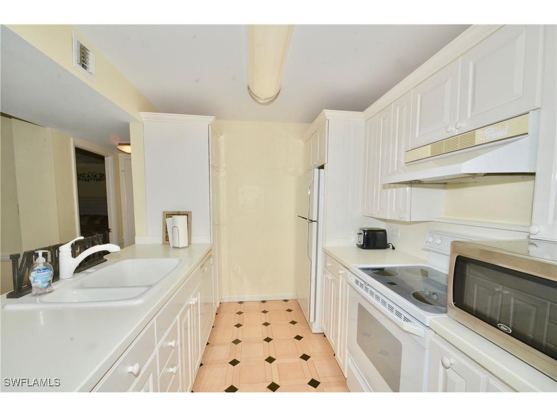 555 Park Shore Drive #B-309 Naples FL 34103 225061867 image2