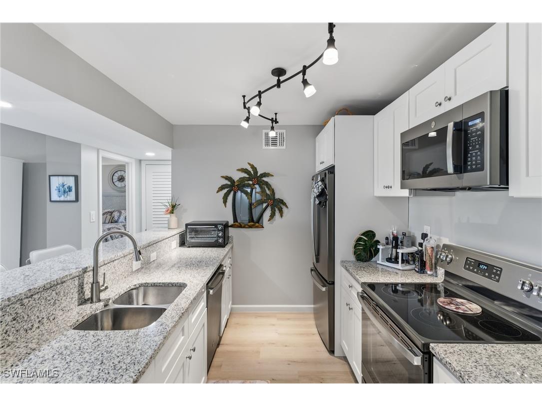 555 Park Shore Drive #B109 Naples FL 34103 226005100 image4