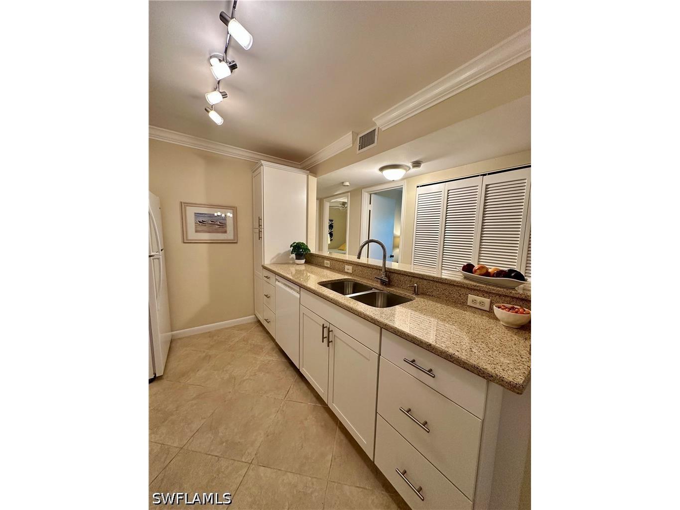 555 Park Shore Drive #B205 Naples FL 34103 226016692 image11