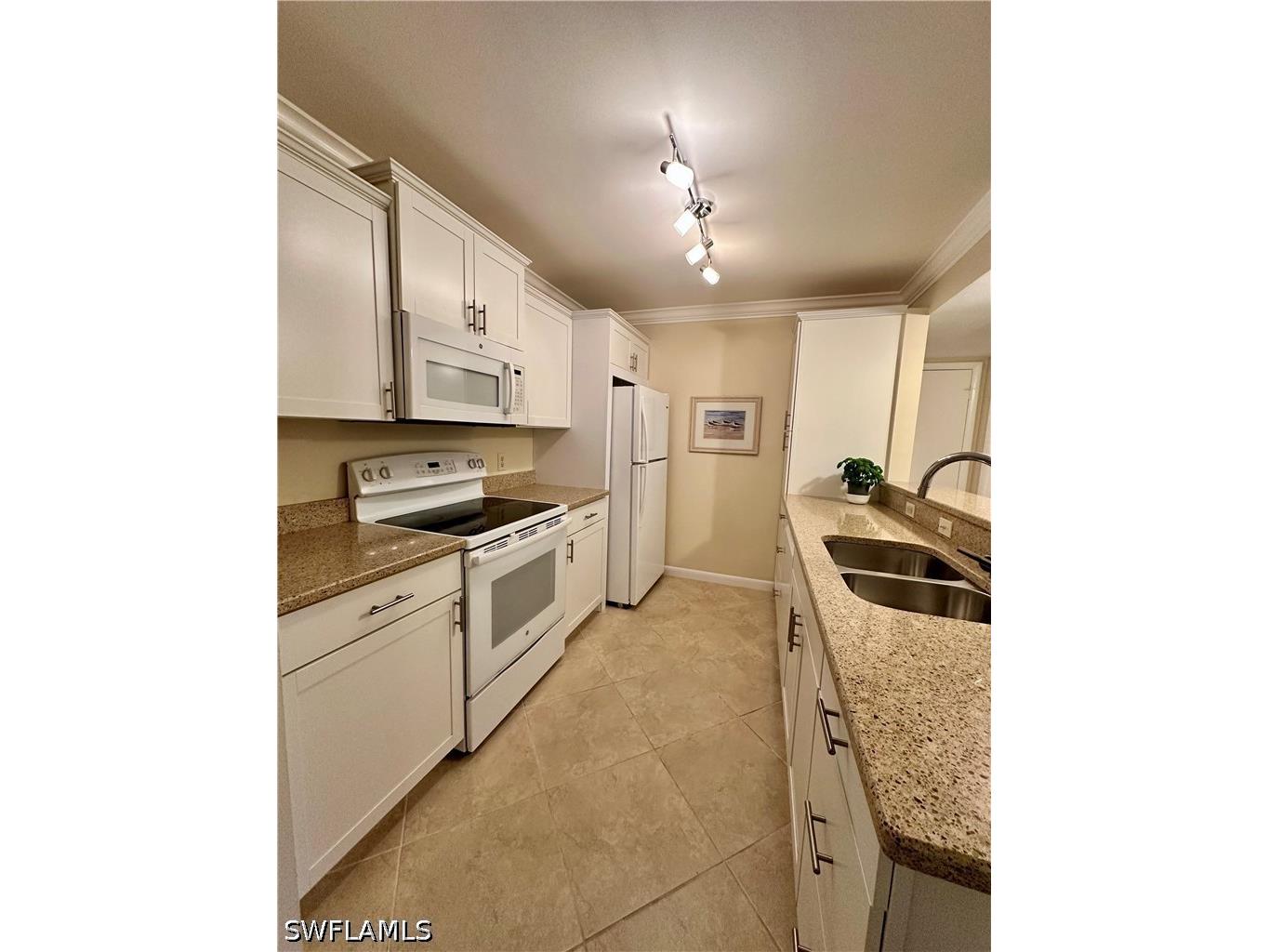 555 Park Shore Drive #B205 Naples FL 34103 226016692 image12