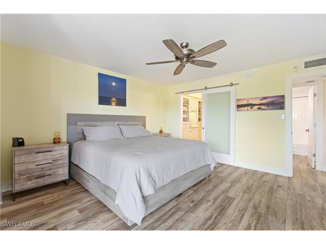 555 Park Shore Dr #B302 Naples FL 34104 225067865 image17