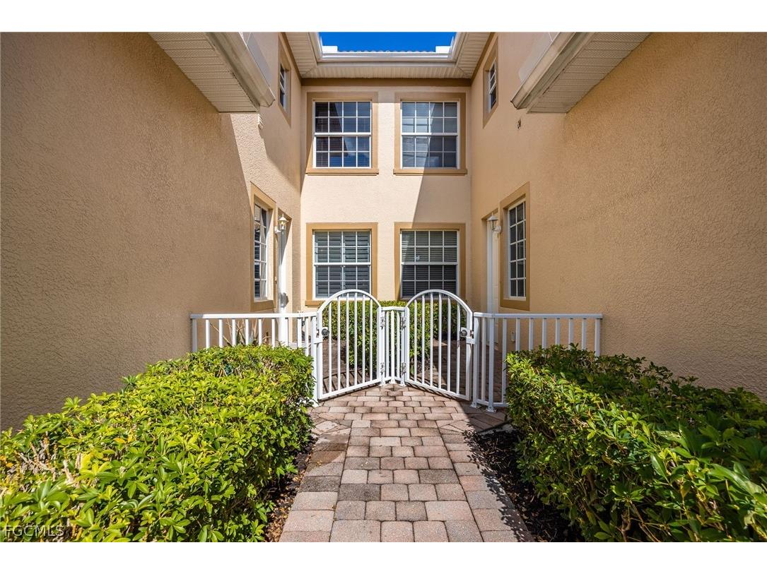 5550 Berkshire Drive #202 Fort Myers FL 33912 2026008836 image3