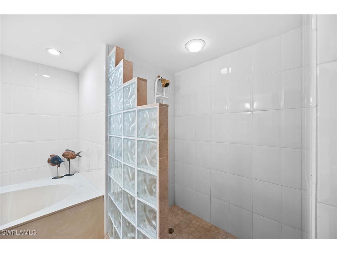 5550 Heron Point Drive #1201 Naples FL 34108 225072184 image16