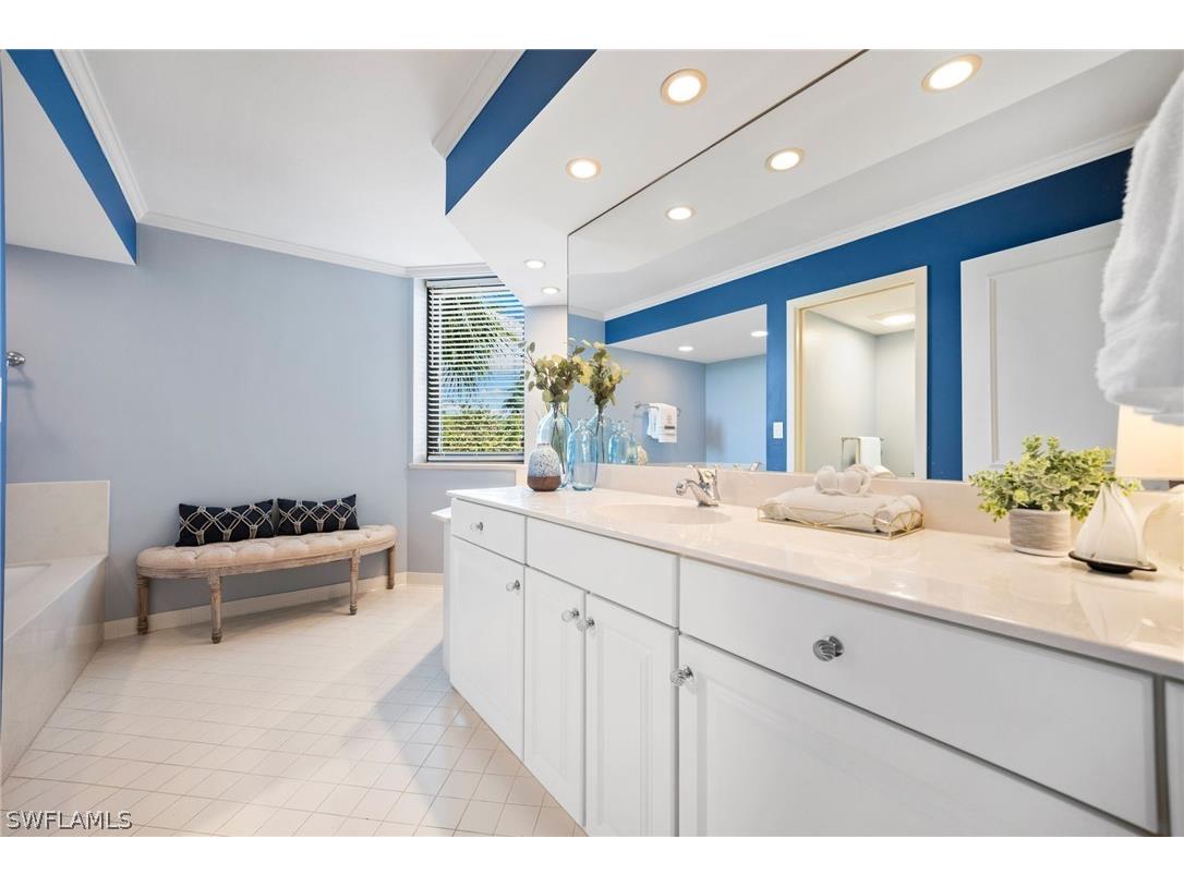 5555 Heron Point Drive #302 Naples FL 34108 226008629 image16