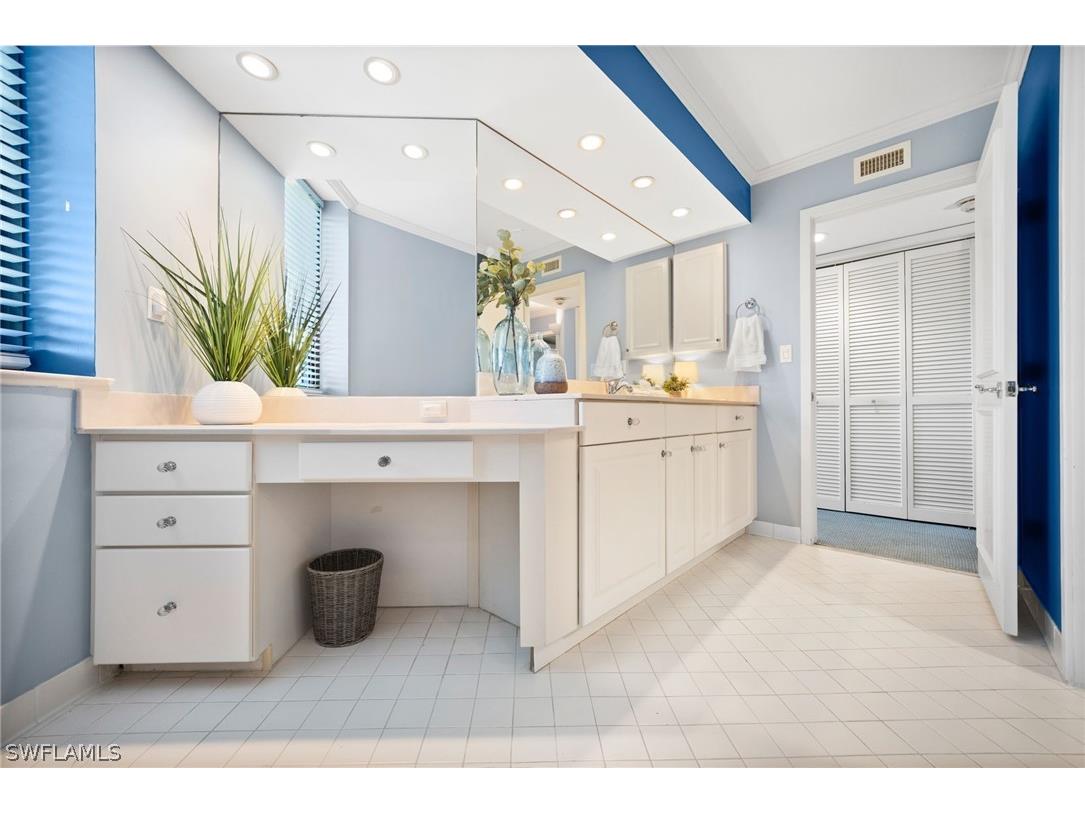 5555 Heron Point Drive #302 Naples FL 34108 226008629 image17