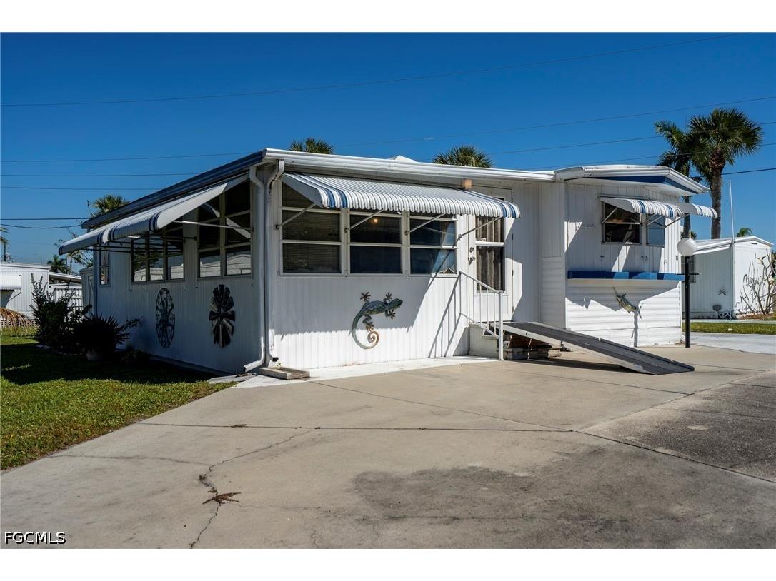 5558 Palm Beach Boulevard #14 Fort Myers FL 33905 2026021648 image1