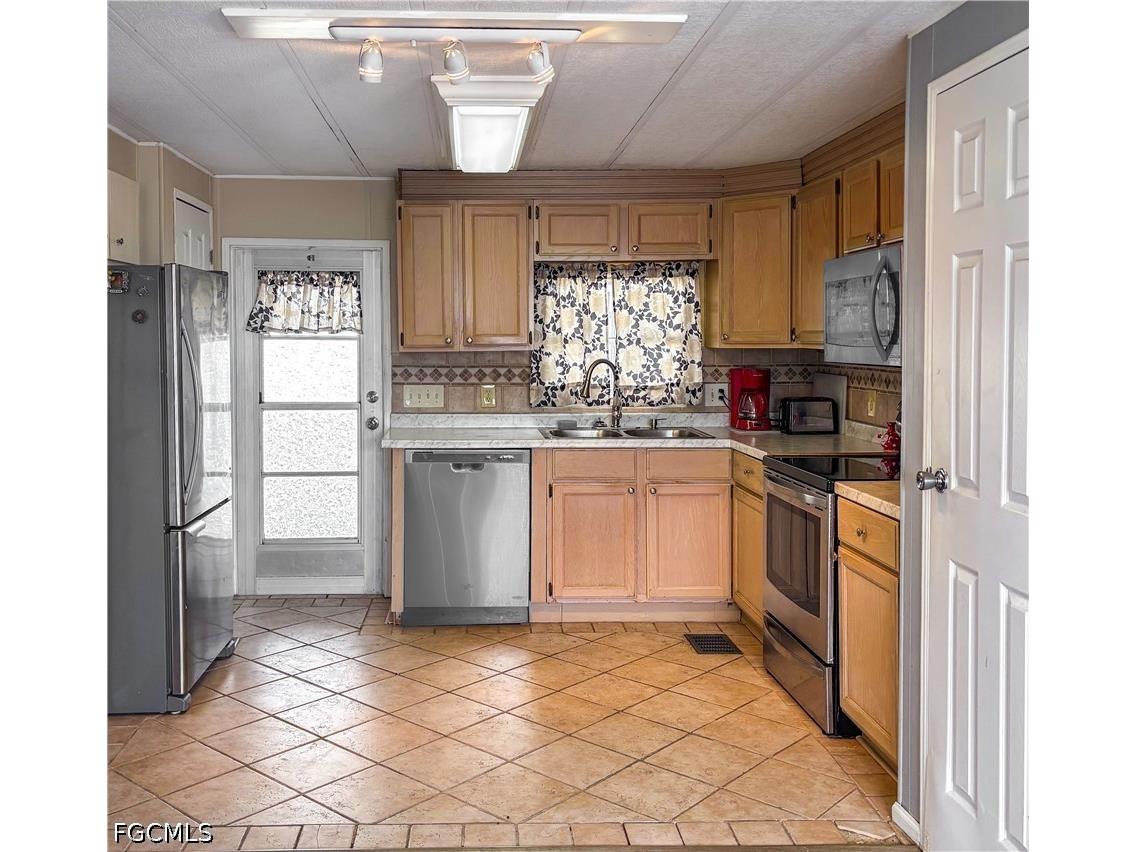 5558 Sir Walter Way North Fort Myers FL 33917 2026024381 image3