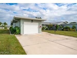 5559 Boynton Lane Fort Myers FL 33919 2025024456 image3
