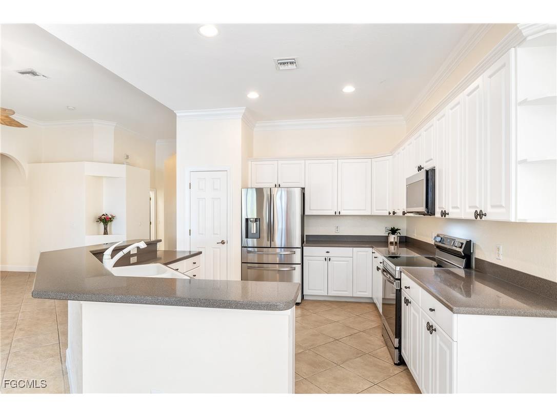 5562 Whispering Willow Way Fort Myers FL 33908 2025017090 image8