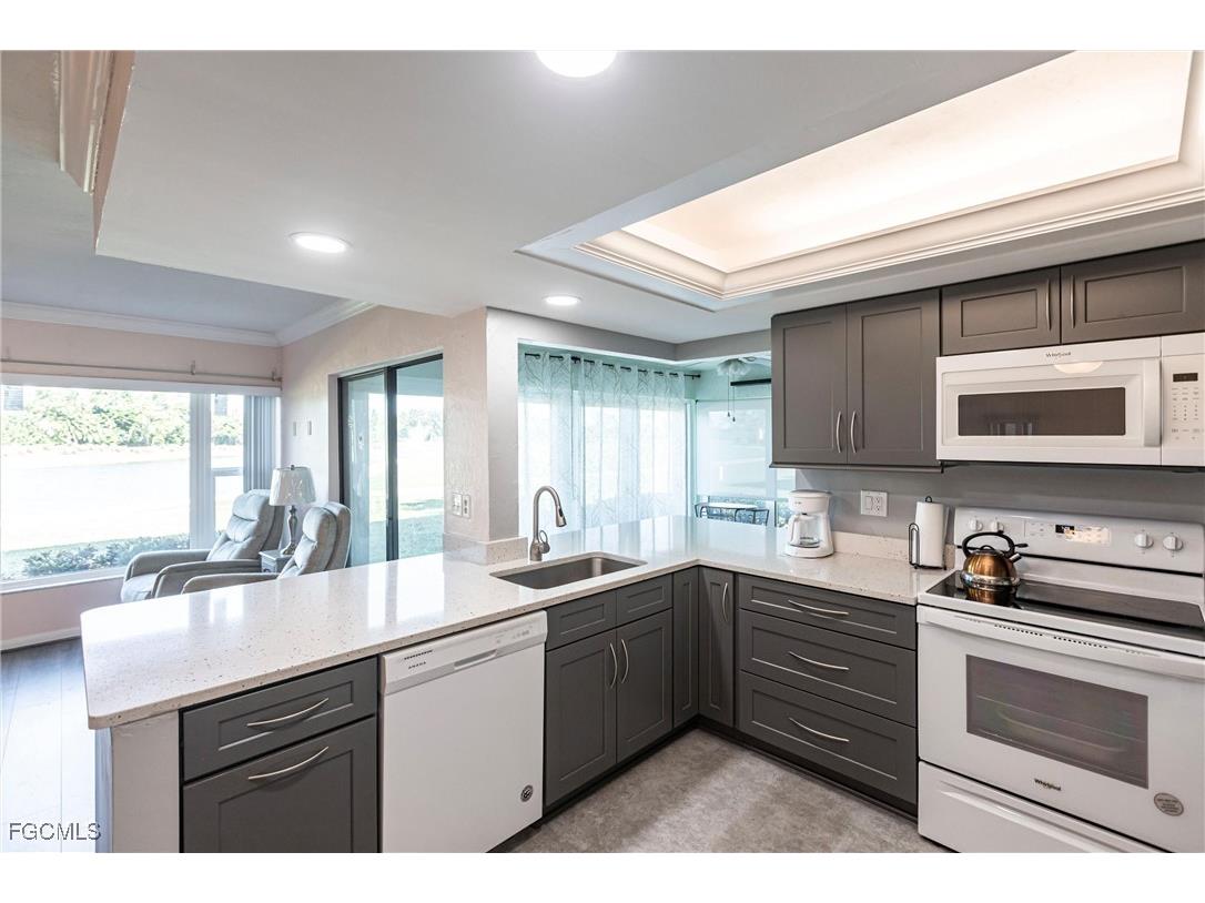 5565 Trailwinds Drive #216 Fort Myers FL 33907 2025015534 image1