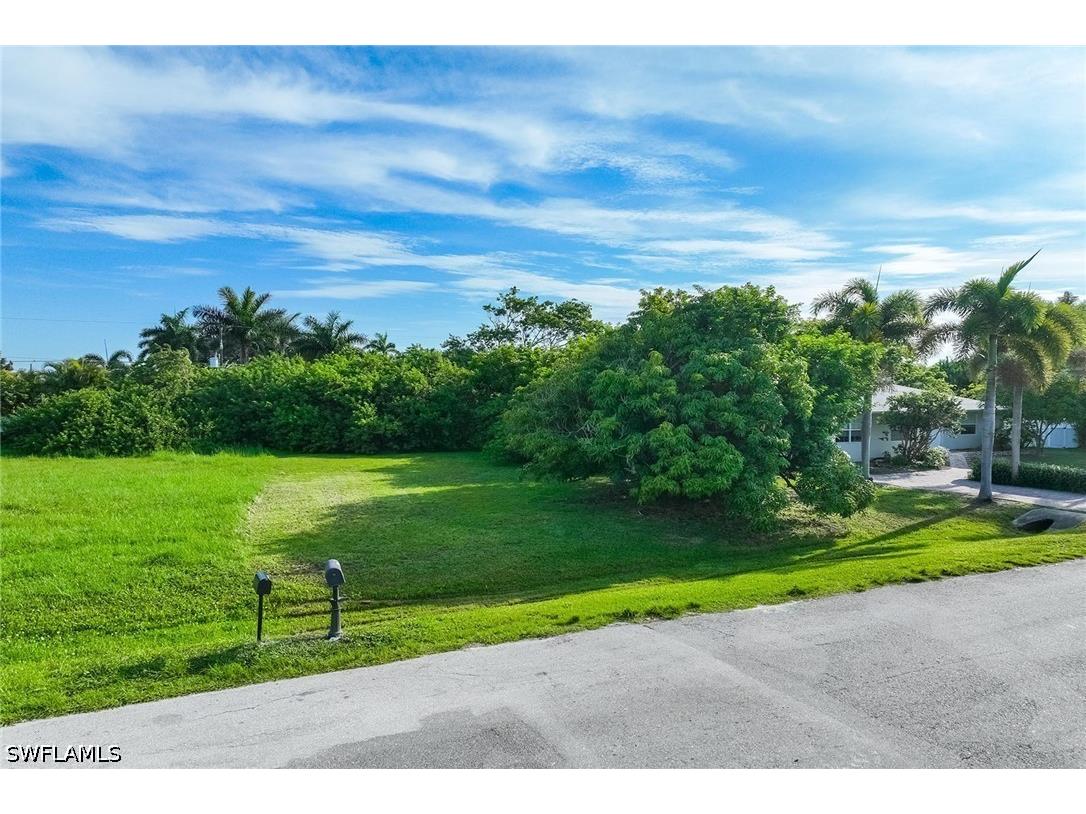 557 100th Avenue N Naples FL 34108 226022682 image1