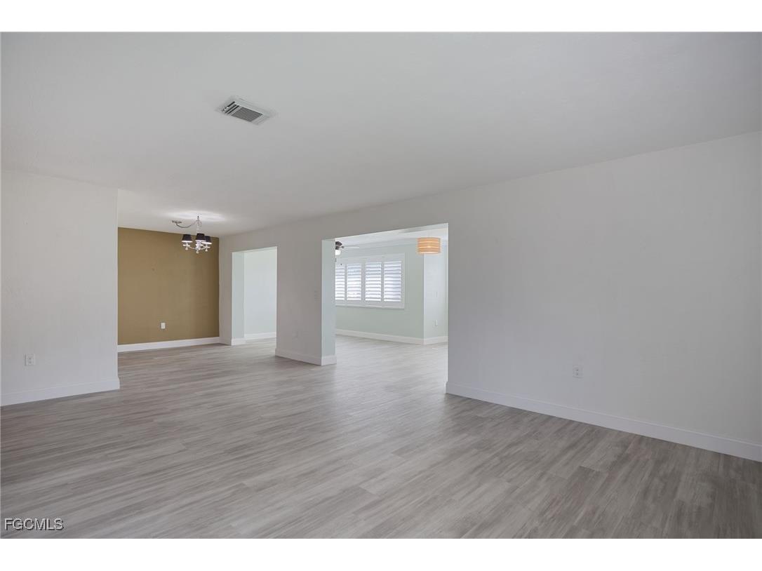 5573 Trellis Lane Fort Myers FL 33919 2025017307 image8