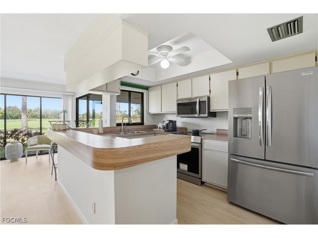 5585 Trailwinds Drive #314 Fort Myers FL 33907 2026011845 image1