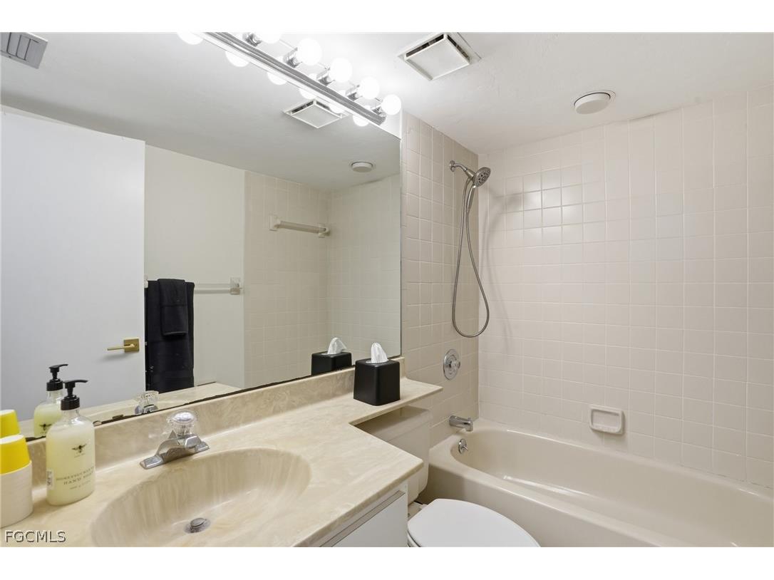 5585 Trailwinds Drive #314 Fort Myers FL 33907 2026011845 image27