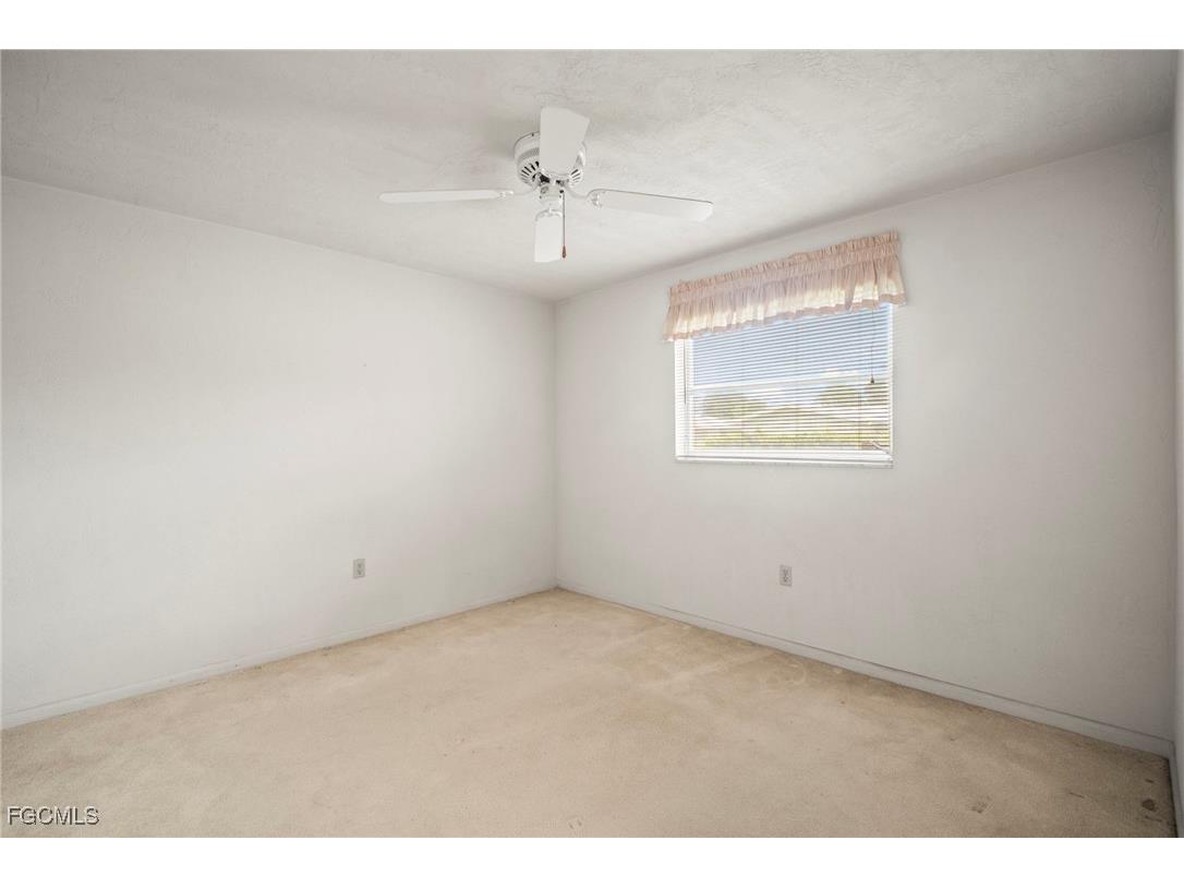 5586 Pendlewood Lane Fort Myers FL 33919 2025006177 image15
