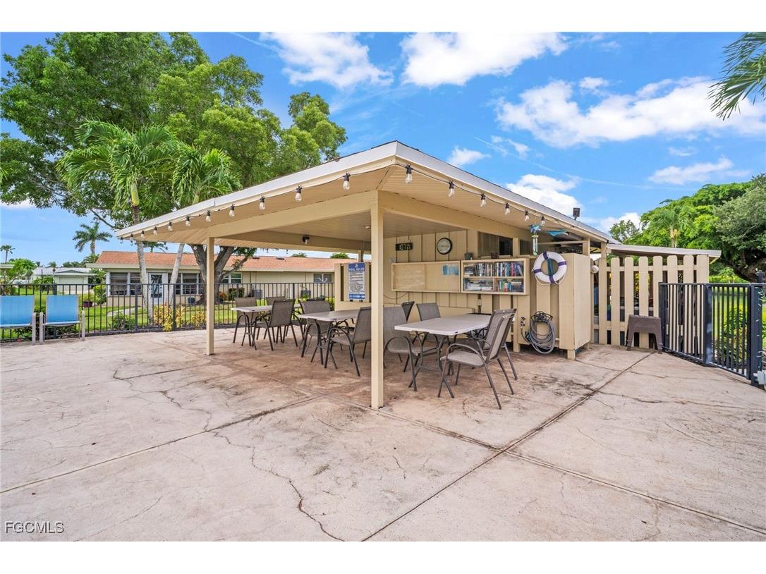 5586 Pendlewood Lane Fort Myers FL 33919 2025006177 image23