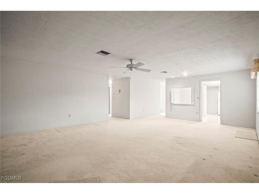 5586 Pendlewood Lane Fort Myers FL 33919 2025006177 image4