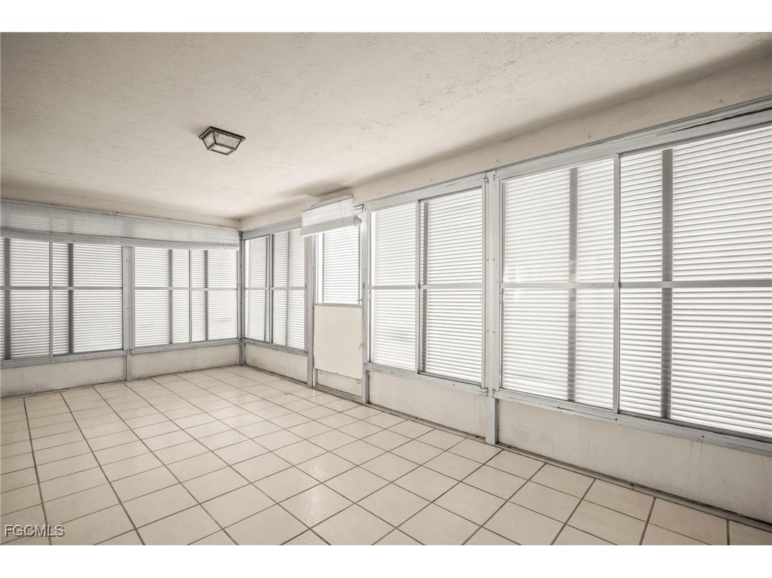 5586 Pendlewood Lane Fort Myers FL 33919 2025006177 image9