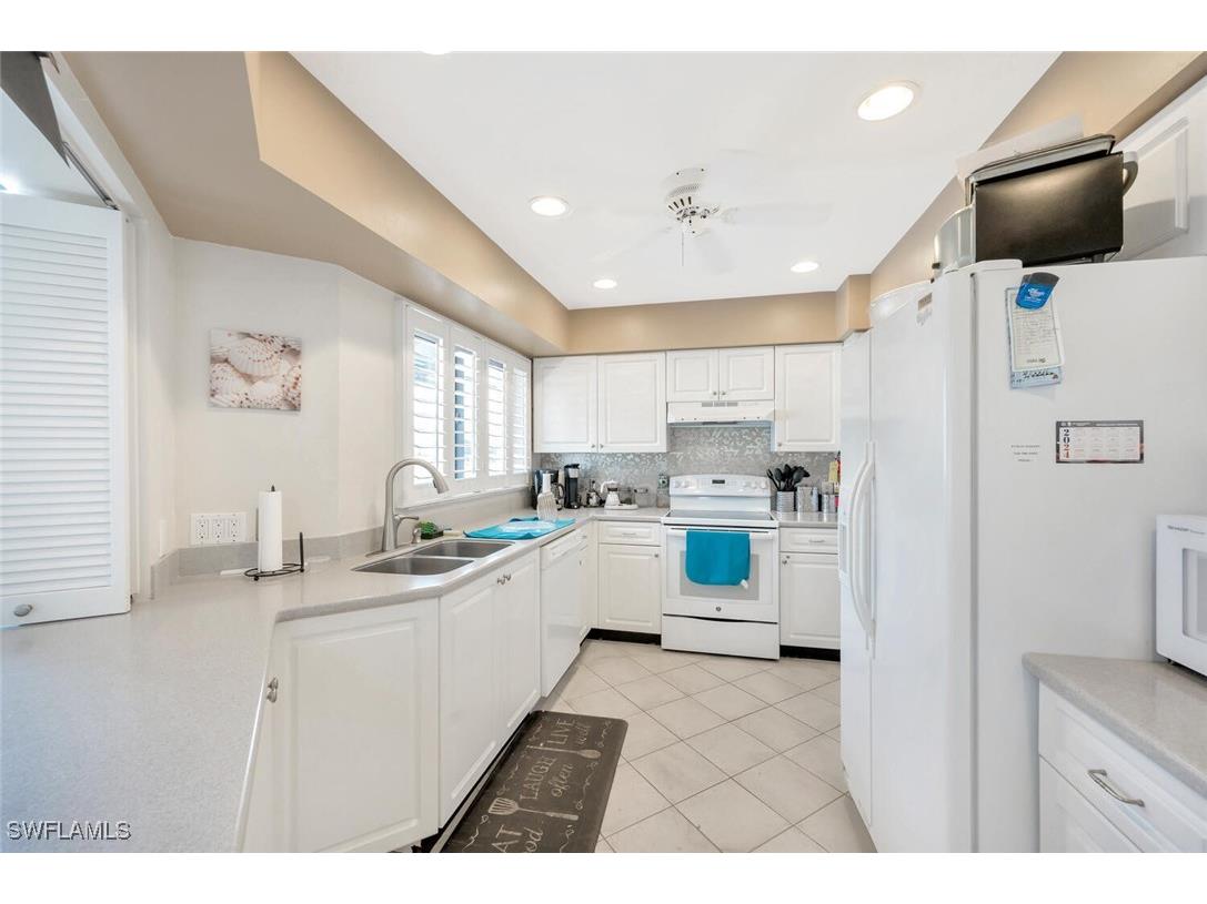 559 Beachwalk Circle #U202 Naples FL 34108 225082408 image30
