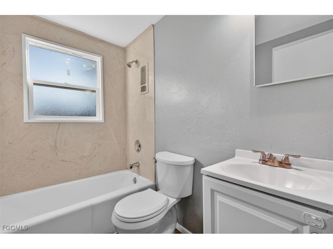 559 Clark Street North Fort Myers FL 33903 2025024473 image16