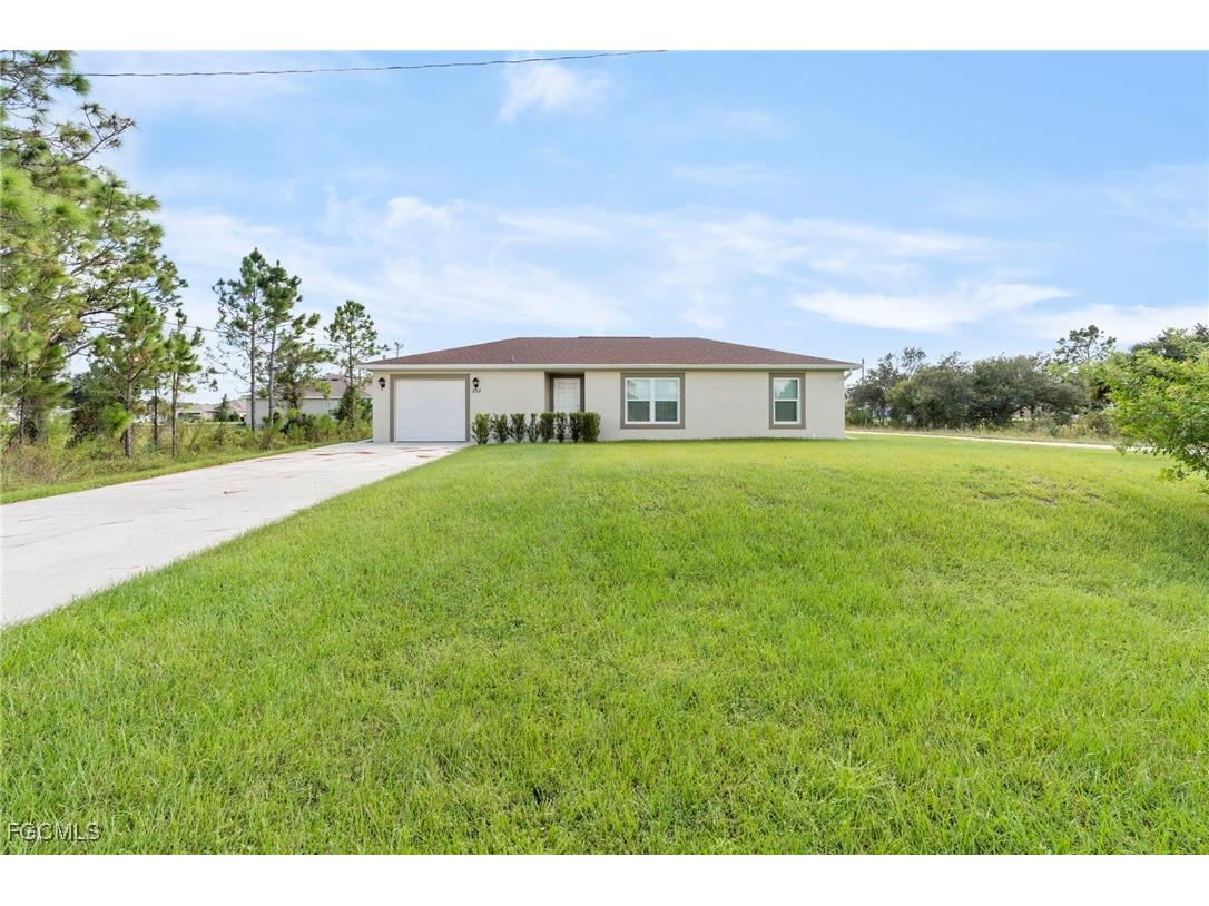 559 Roscoe Street Lehigh Acres FL 33972 2025014591 image1