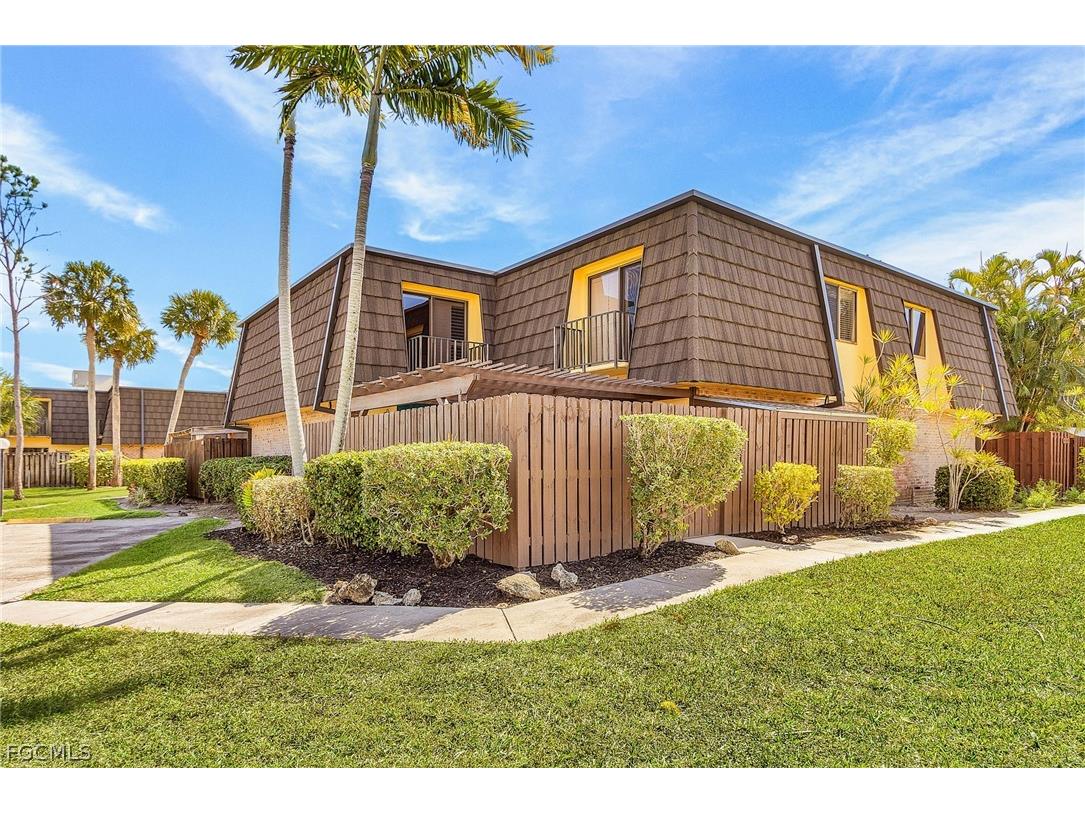 5590 Woodrose Court #4 Fort Myers FL 33907 2026008533 image1