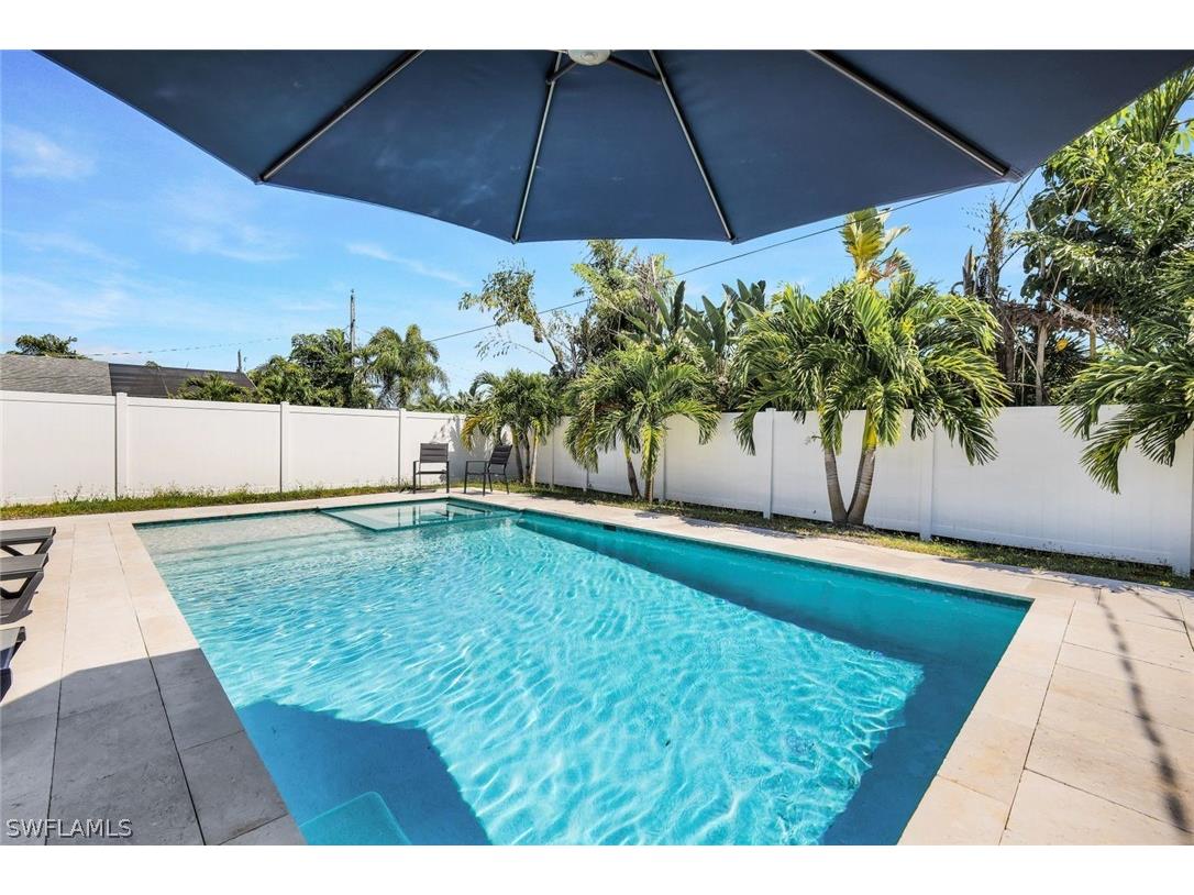 560 99th Avenue N Naples FL 34108 224032878 image1