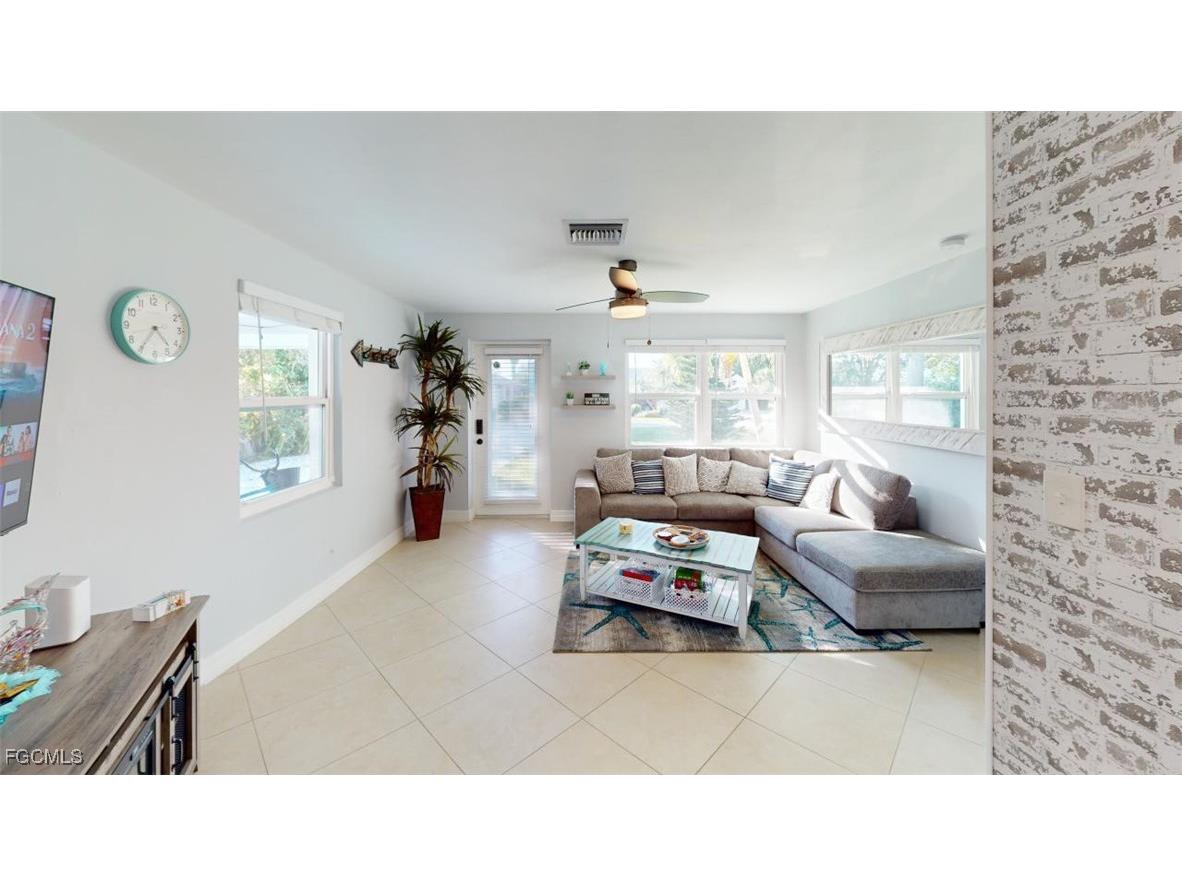 560 E Valley Drive Bonita Springs FL 34134 2026002483 image4