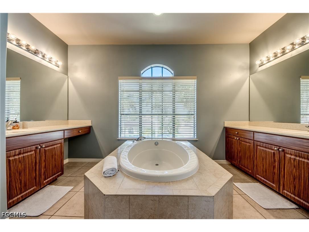 5601 Del Rio Court Cape Coral FL 33904 2025024497 image31